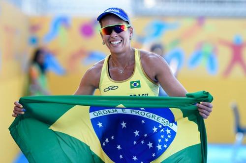 Lili com a bandeira do brasil após a vitória / Foto: Divulgação