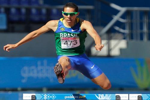 Mahau Suguimati vai representar o Brasil na final dos 400m com barreiras / Foto: AP