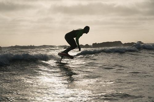 Everaldo Teixeira utiliza o Hidrofoil para conquistar mais uma façanha no surf / Foto: Divulgação