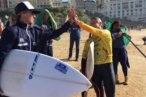 Brasileiras garantem vaga na segunda fase da primeira competição de surfe com a chancela do Comitê Olímpico Internacional / Foto: CBSurf