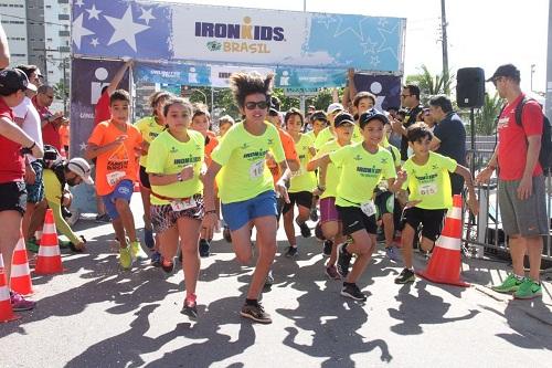 Cerca de 200 crianças/atletas, de 2 a 12 anos, participaram do evento, num verdadeiro aquecimento para o IRONMAN 70.3 Alagoas / Foto: Fábio Falconi/Unlimited Sports