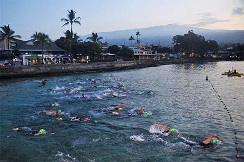 Super Atletas participam de Ultraman em 2009.  Com uma distância de 515 km na Big Island do Hawaii, cada participante deve completar 10km de natação, 421km de bicicleta e 84km de corrida em três dias de prova / Foto: Divulgação