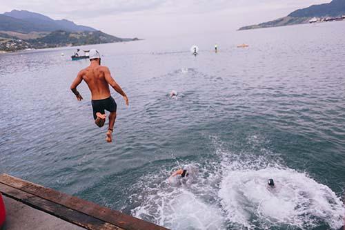 O pulo do píer em Ilhabela, sempre uma atração a parte   / Foto: Thiago Lemos