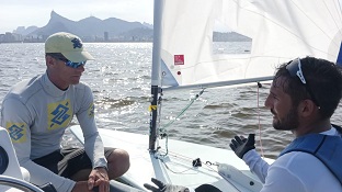 Bicampeão olímpica passa experiência para os novos velejadores / Foto: CBVela